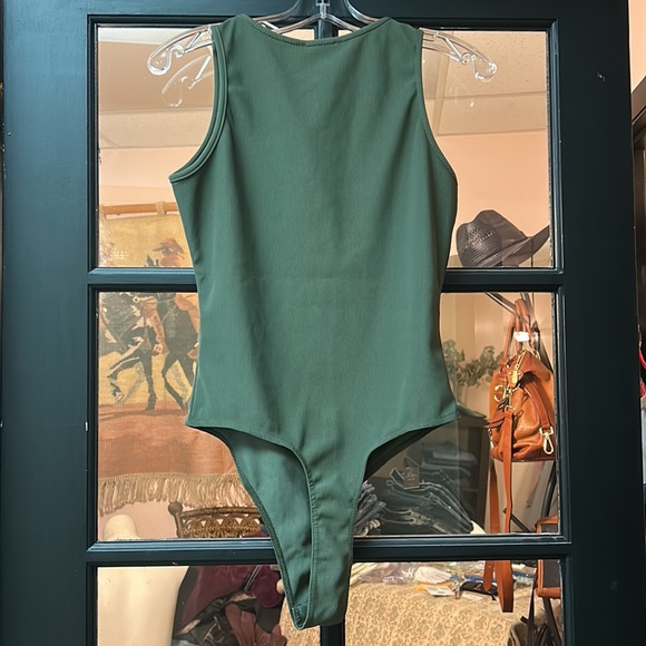 Misguided Olive Green Sleeveless Body Suit NWT US 8 - Picture 3 of 5